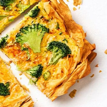 This easy-bake quiche is full of veggies and vibrant flavour