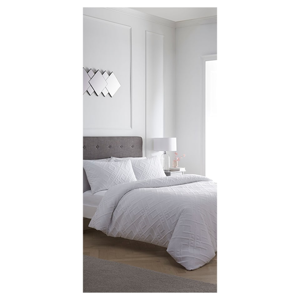 WEST PARK WHITE PINSONIC DOUBLE DUVET SET