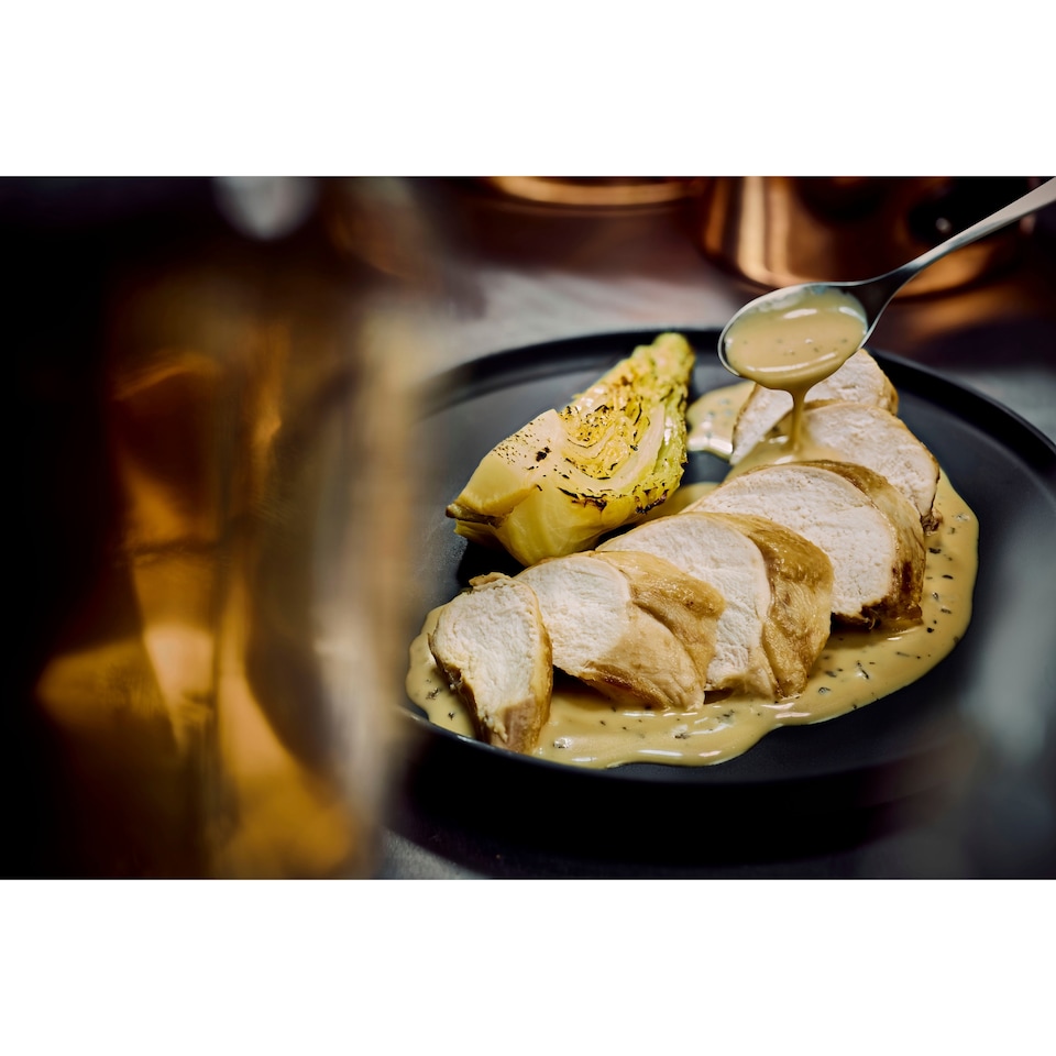 Tesco Finest Chef's Collection Cold smoked Chicken crown with hispi cabbage and chicken & white wine sauce 1100g