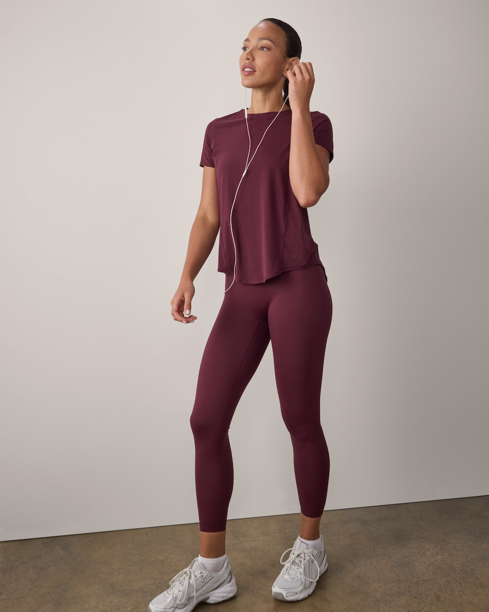 image 1 of F&F Active ULTRASTRETCH T-Shirt in Burgundy