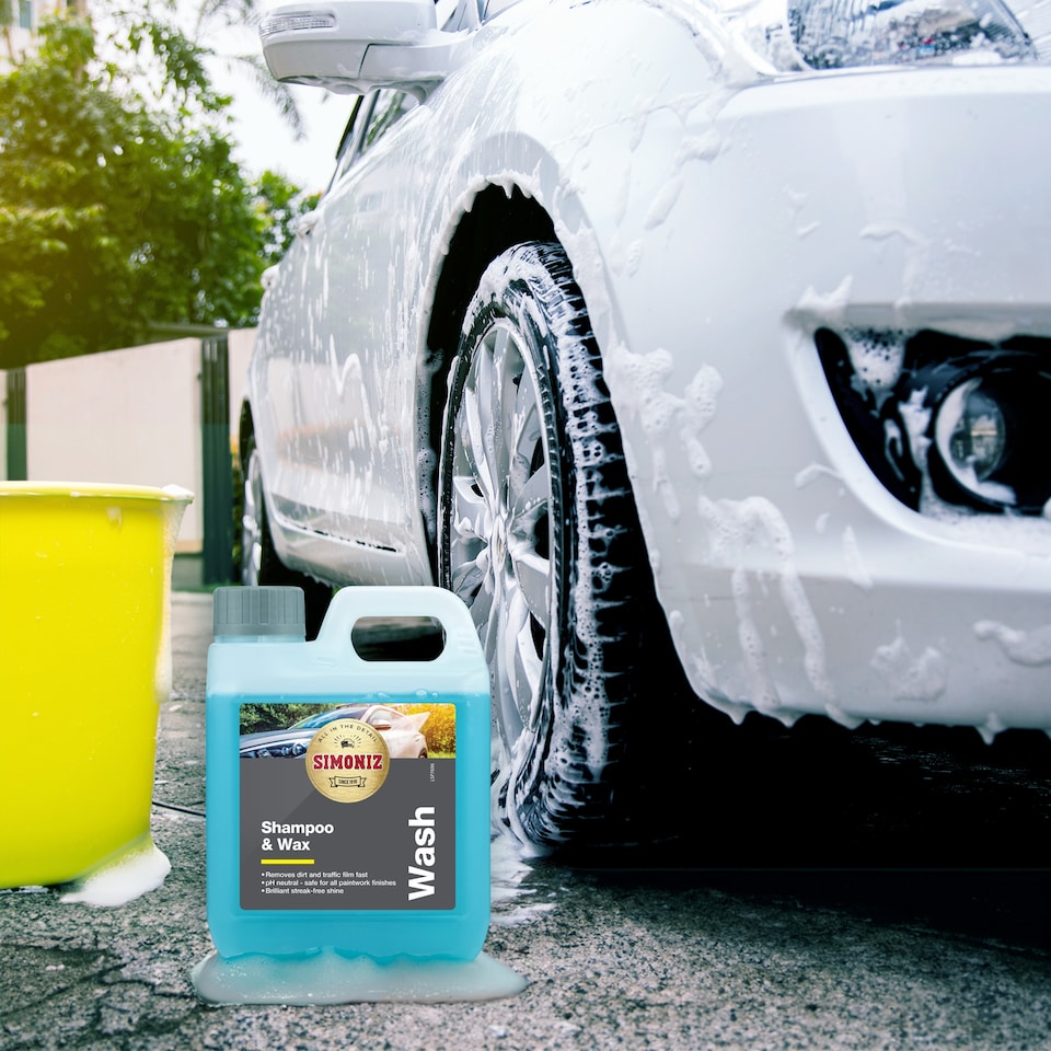 image 1 of Simoniz 2 in 1 Shampoo & Snow Foam 1 Litre