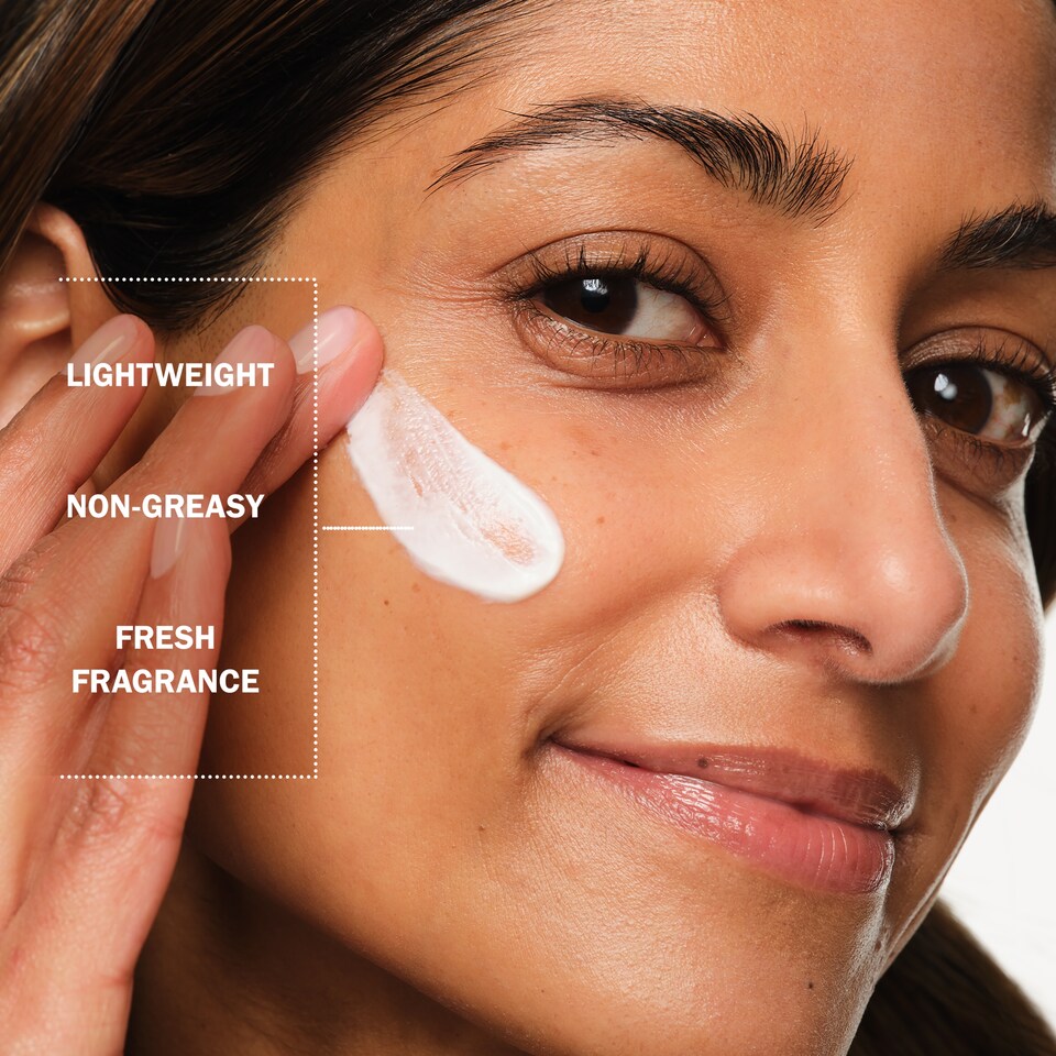 image 1 of Olay Regenerist Niacinamide Day Cream Face Moisturiser SPF 30 50ml