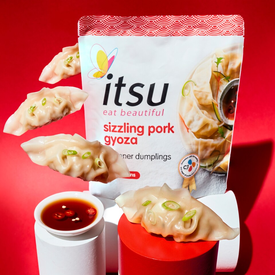 image 1 of itsu 12 sizzling pork gyoza dinner dumplings 240g