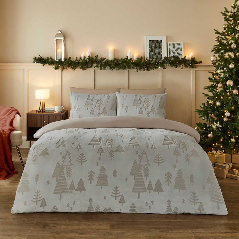 image 1 of Silentnight Carved Fur Tree Duvet Set Double
