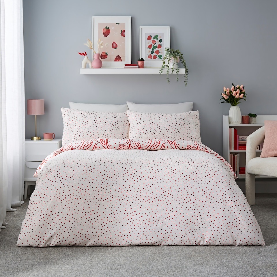 image 1 of Silentnight Strawberry Duvet Set Double