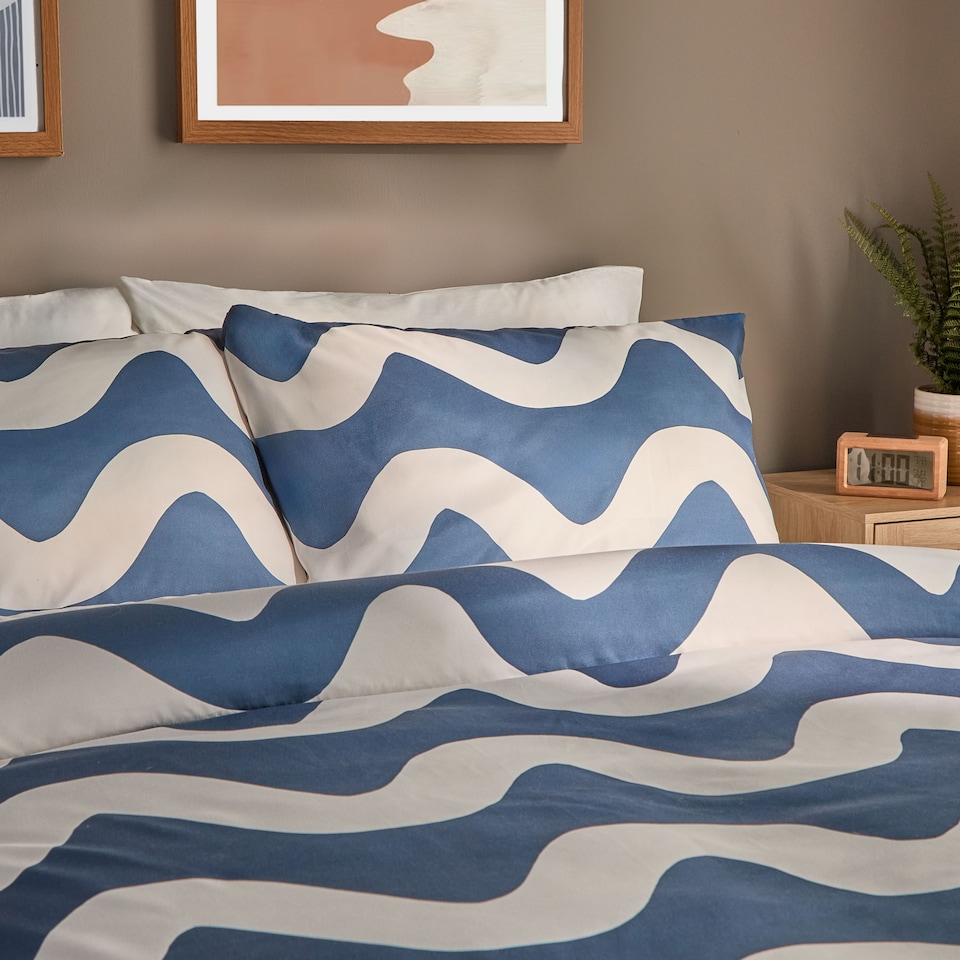 image 1 of Silentnight Supersoft Navy Waves Duvet Set Double 
