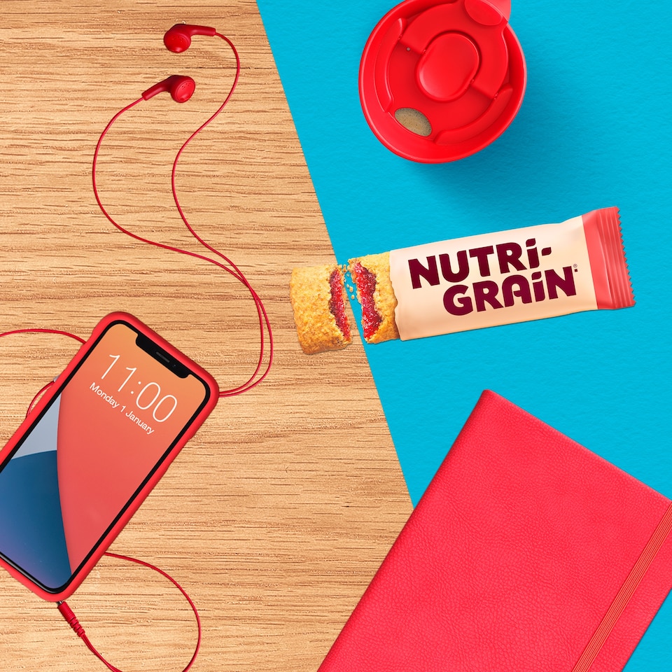 image 1 of Kellogg's Nutri-Grain Strawberry Snack Bars 6x37g