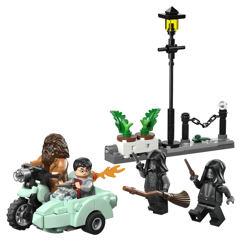 image 1 of LEGO Harry Potter 76459 Hagrid & Harry's Privet Drive Escape