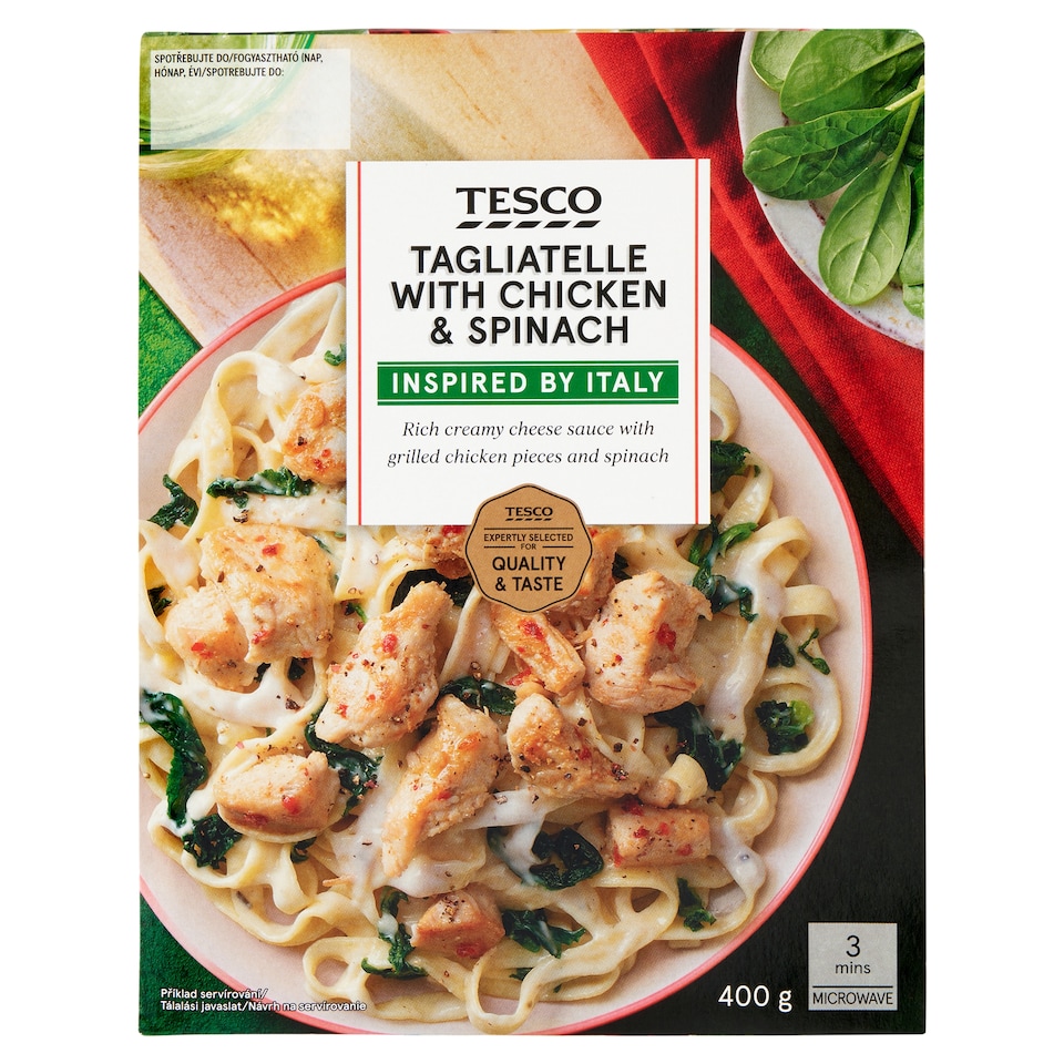 Tesco főtt szélesmetélt tészta sajtos szósszal, sült csirkemellfilé darabokkal, sült spenóttal 400 g