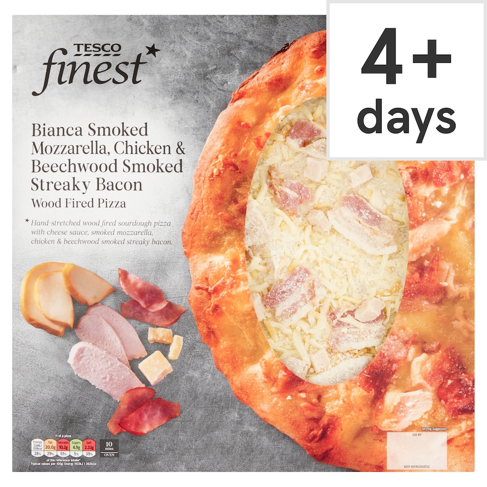 TESCO FINEST BIANCA SMOKED MOZZARELLA, CHICKEN & BEACHWOOD SMOKED STREAKY BACON WOOD FIRED PIZZA 464g