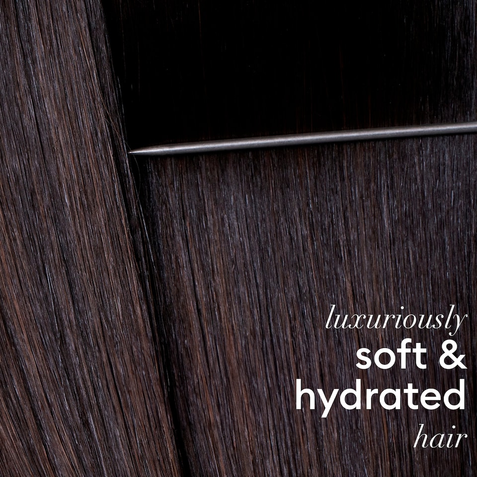 image 1 of TRESemme Moisture Rich Shampoo 900ml