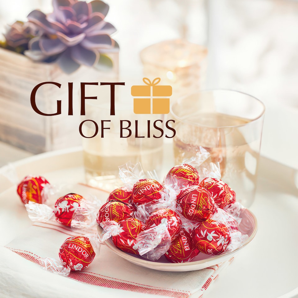 image 1 of Lindt Milk Chocolate Egg With Lindor Milk Truffels 348G