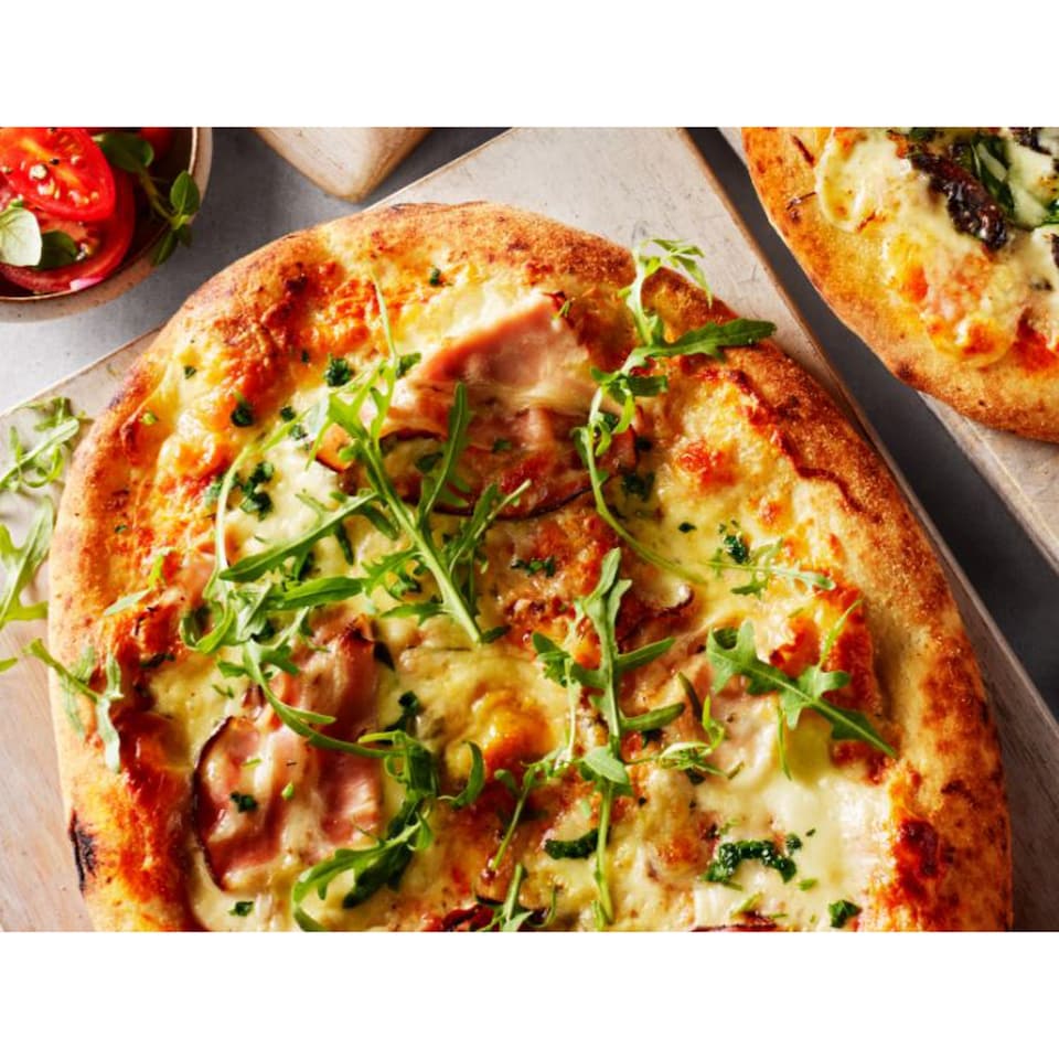 image 1 of Tesco Finest La Pepato Porchetta, Pecorino and Pepper Pizza 445g