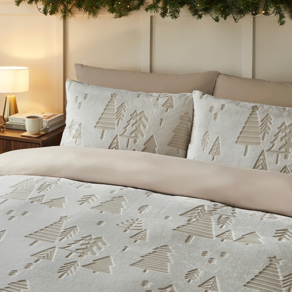 image 1 of Silentnight Carved Fur Tree Duvet Set King