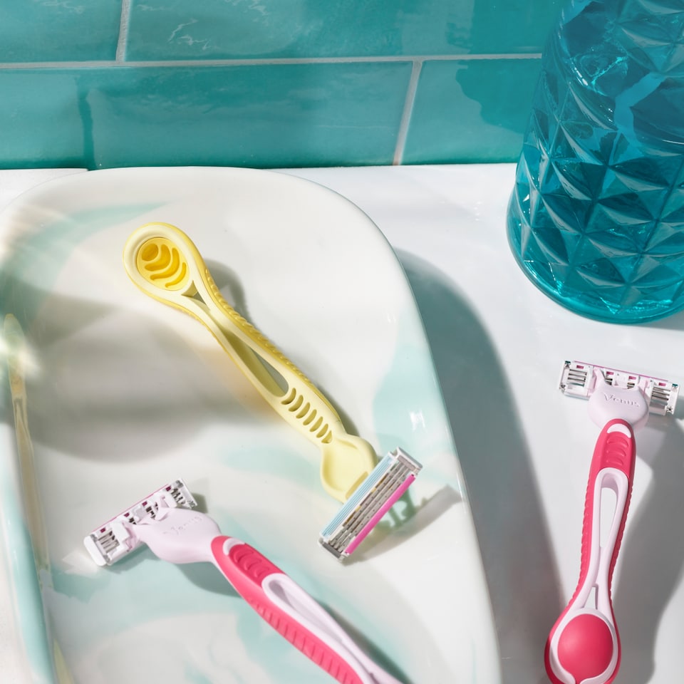 image 1 of Gillette Venus 3 Dragonfruit Disposable Razors, Pack Of 3