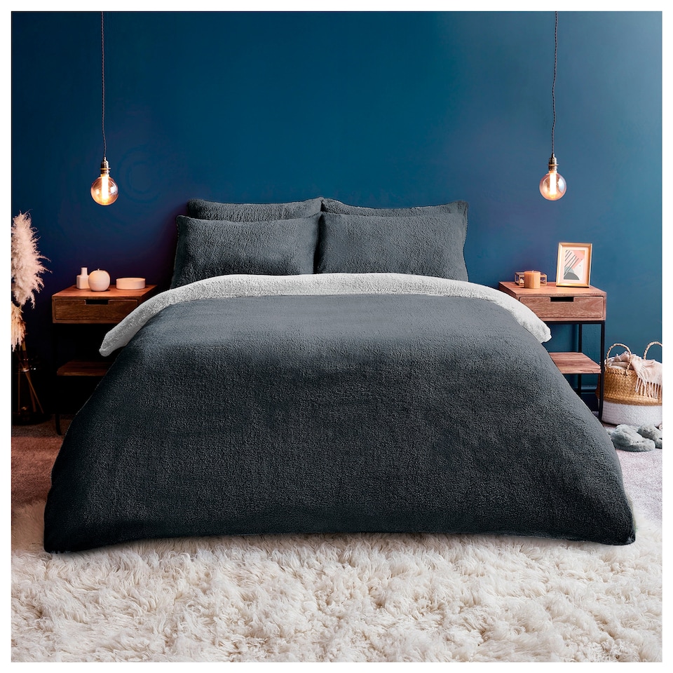 Silentnight Teddy Fleece Reversible Charcoal/ Silver Duvet Set - King
