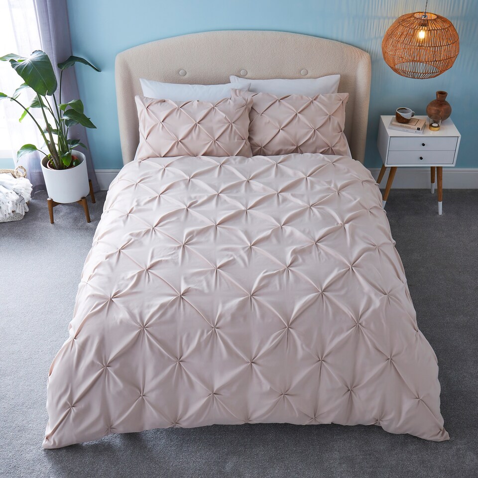 image 1 of Silentnight Nude Pinch Pleat Duvet Set King Size