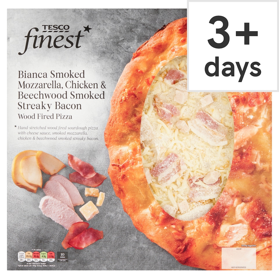 TESCO FINEST BIANCA SMOKED MOZZARELLA, CHICKEN & BEACHWOOD SMOKED STREAKY BACON WOOD FIRED PIZZA 464g