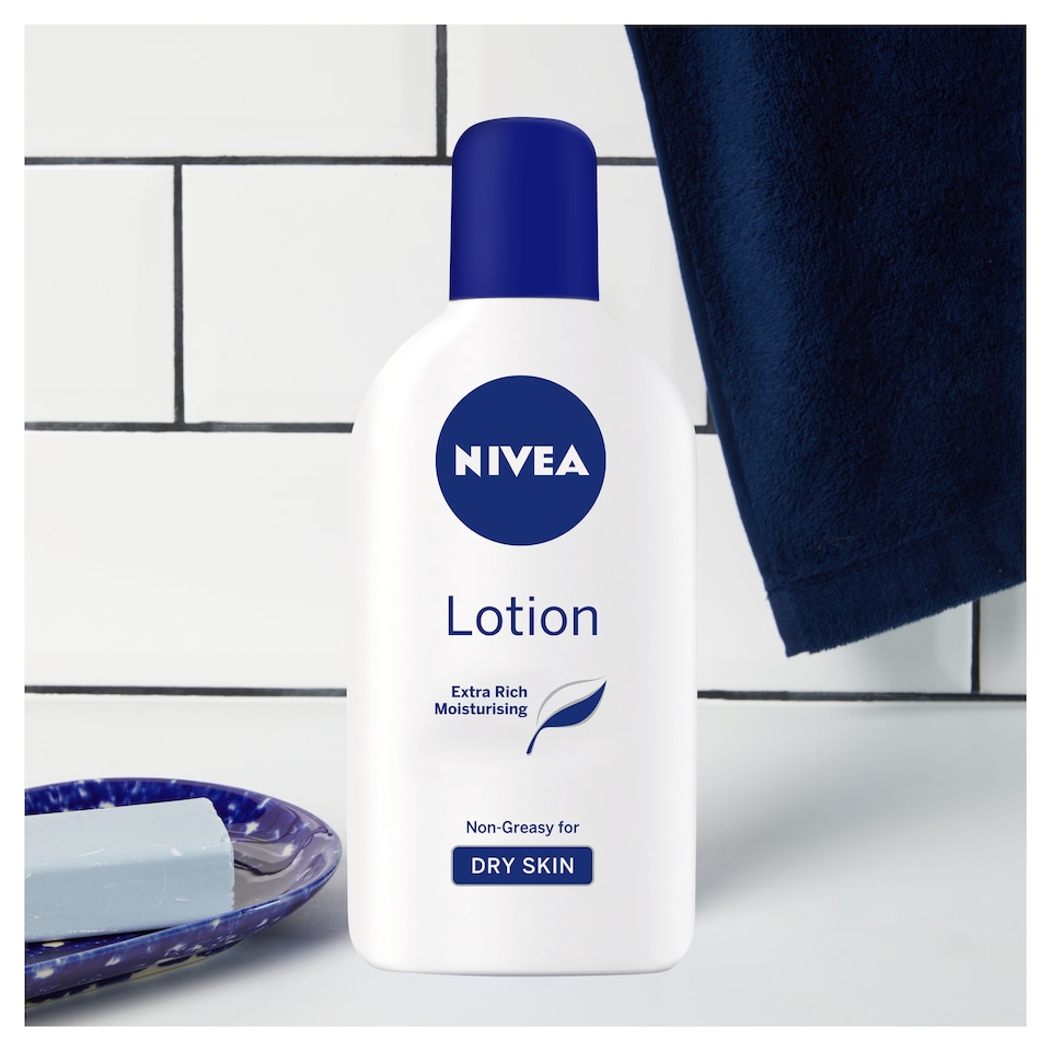image 1 of NIVEA Extra Rich Moisturising Body Lotion Dry Skin 250ml