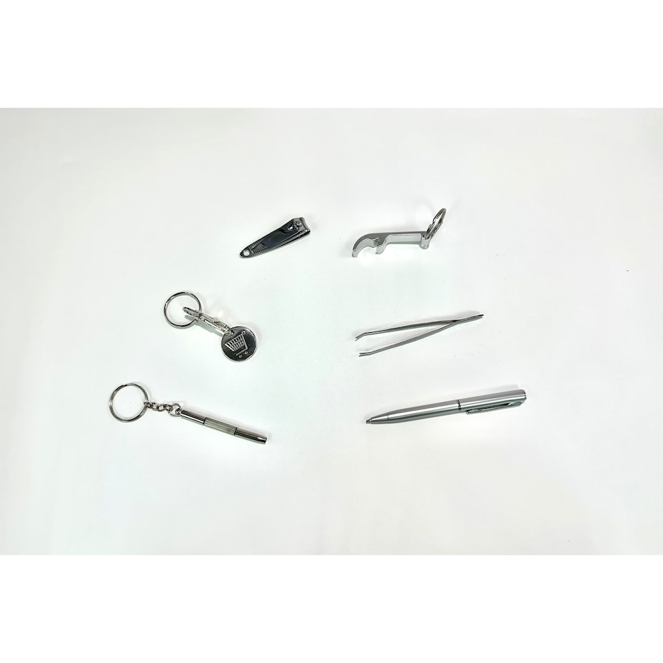 image 1 of Tesco Snowflake Luxury Christmas Crackers 6 Pack