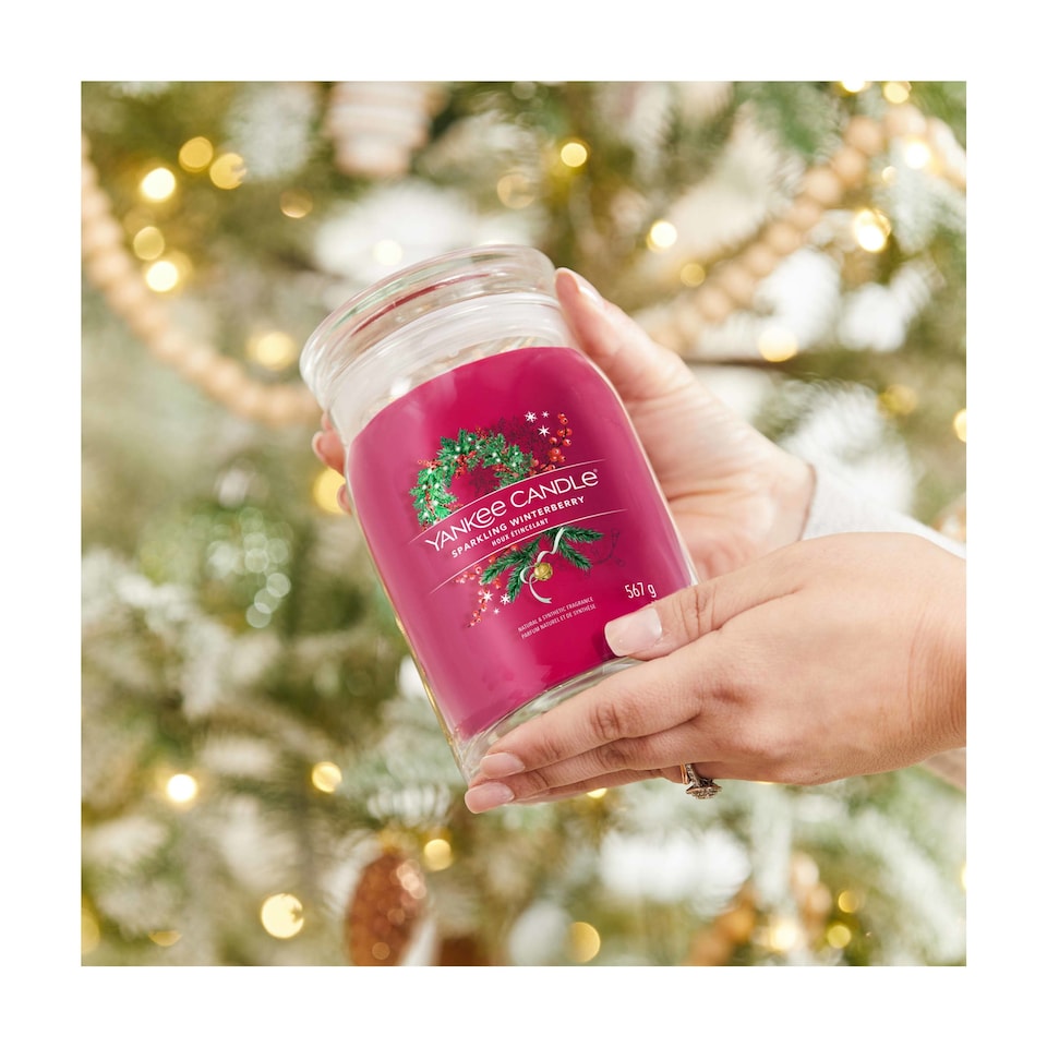 image 1 of Yankee Candle Signature Large Jar Sparkling Winterberry 567g