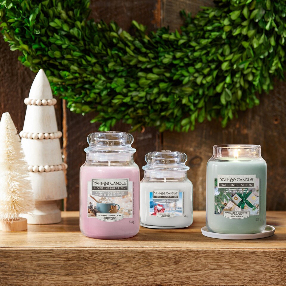 image 1 of Yankee HI Candle Snow Day Medium Jar 340g