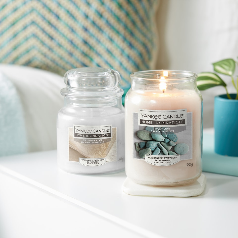 image 1 of Yankee Candle Medium Jar White Linen & Lace