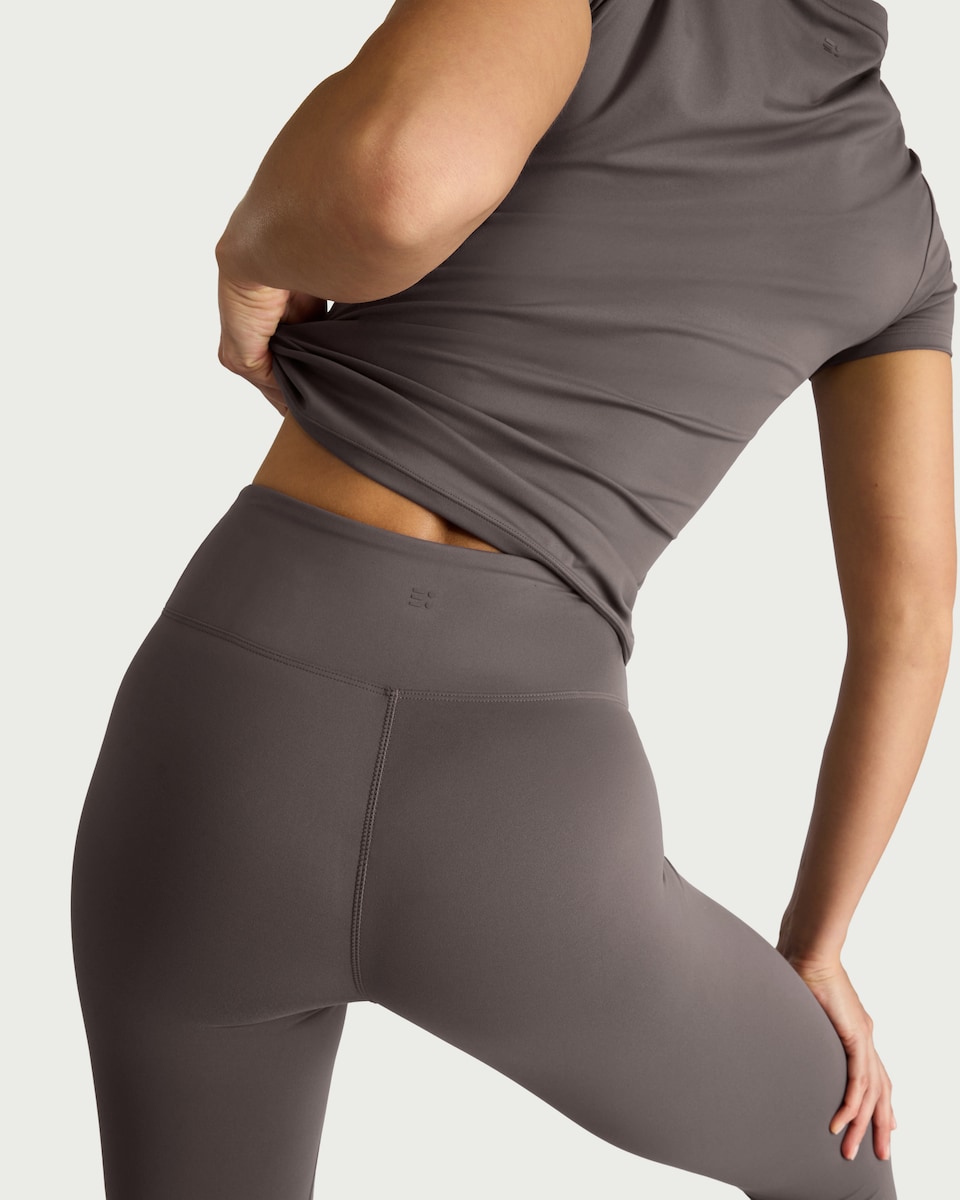image 1 of F&F Active EVERYHOUR High Waisted 7/8 Leggings in Chocolate