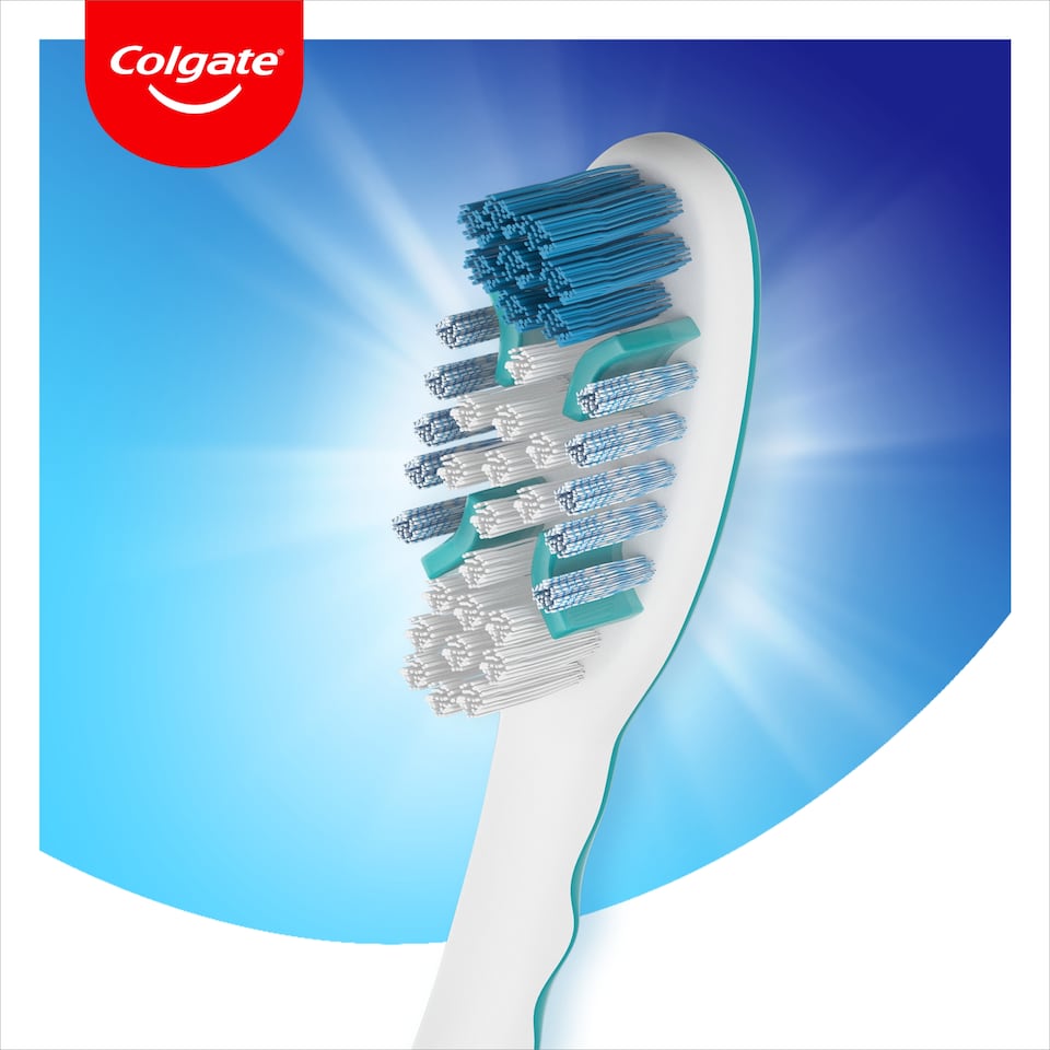 Colgate Advanced White közepes fogkefe 1 db  1. kép
