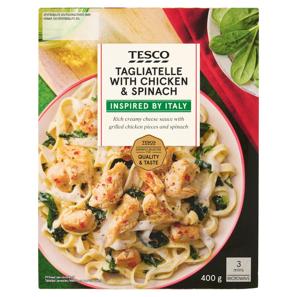 Tesco főtt szélesmetélt tészta sajtos szósszal, sült csirkemellfilé darabokkal és spenóttal 400 g