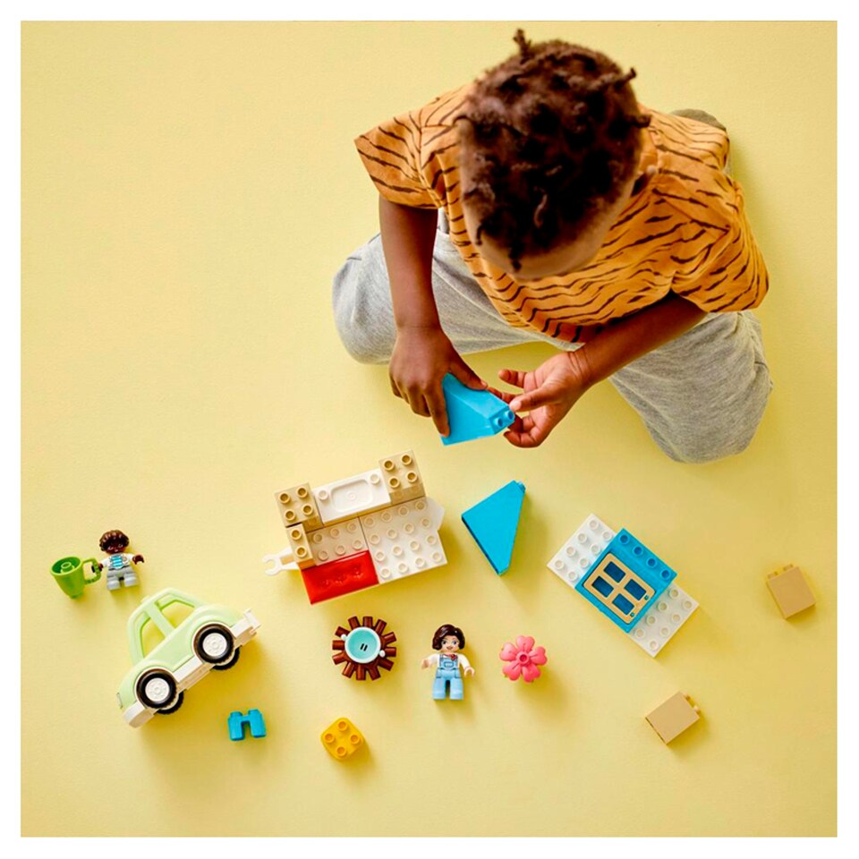 image 1 of LEGO DUPLO 10986 Family House on Wheels