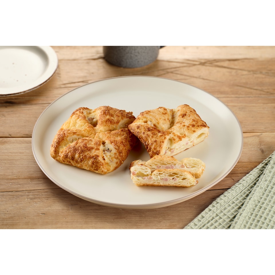 image 1 of Tesco Ham & Cheese Bag 80g