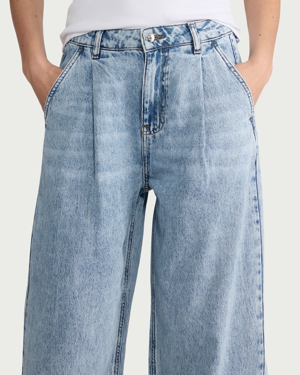 image 1 of F&F High Rise Relaxed Jeans in Blue