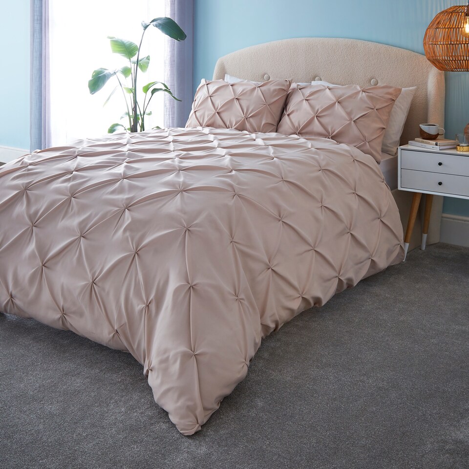 image 1 of Silentnight Nude Pinch Pleat Duvet Set King Size