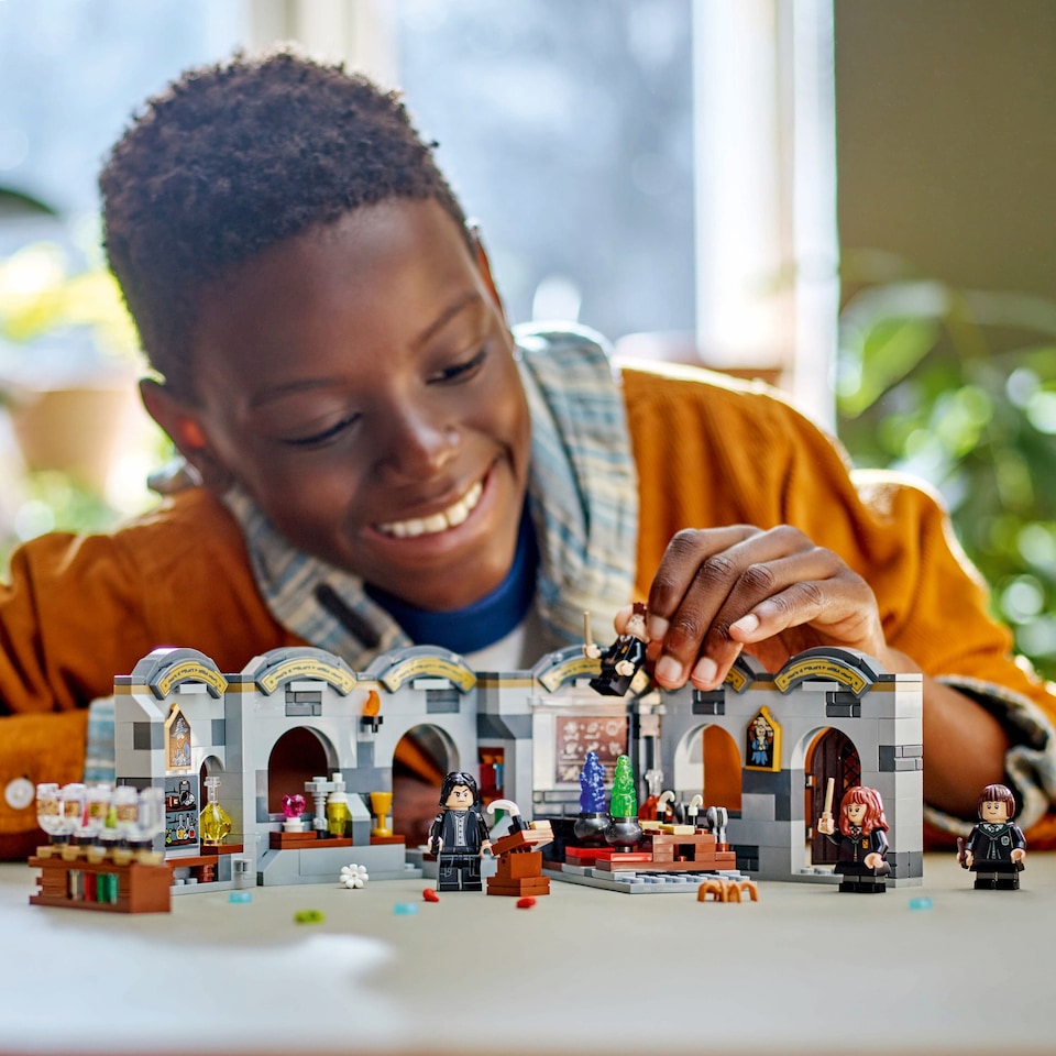 image 1 of LEGO Harry Potter 76431 Hogwarts Castle: Potions Class