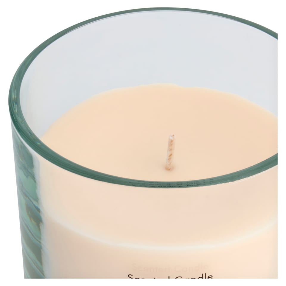 obrázok 1 z F&F Home Timeless Rose Petals & Oud vonná sviečka 300 g