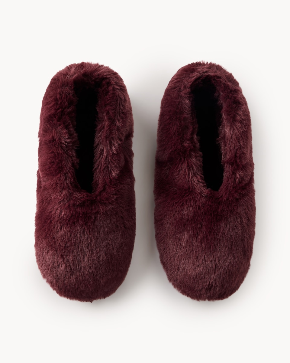 image 1 of F&F Faux Fur Fleece Lined Slipper Socks in Burgundy