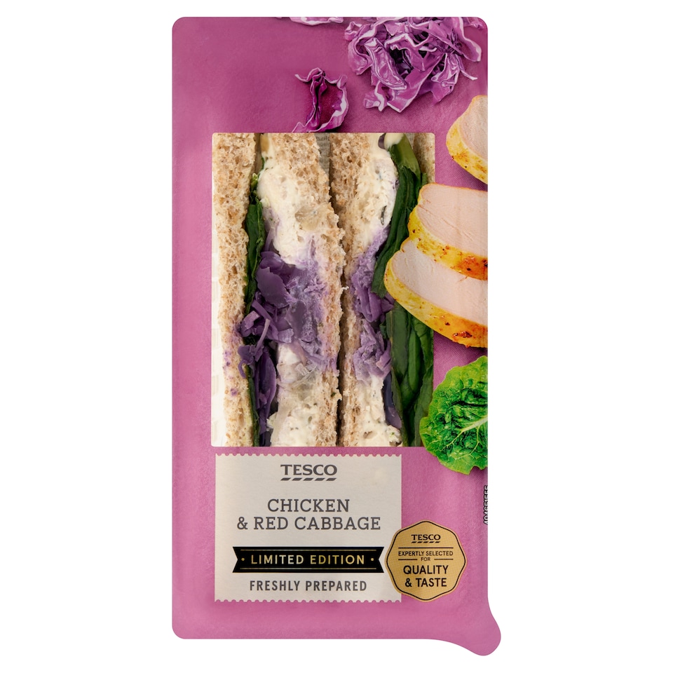 Tesco toast sült csirkemellel, hagymás majonézes szósszal, sült hagymával, lilakáposztával 167 g