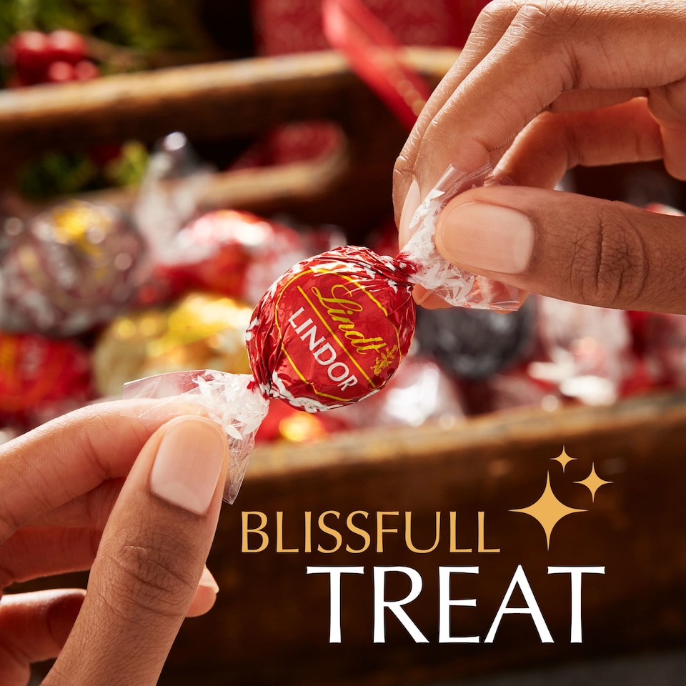 image 1 of Lindt Lindor Assorted Chocolate Truffles Box 337g