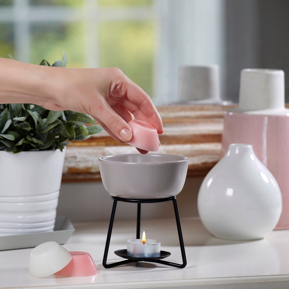 image 1 of Yankee Classic Grey Lilac Pebble Melt Warmer