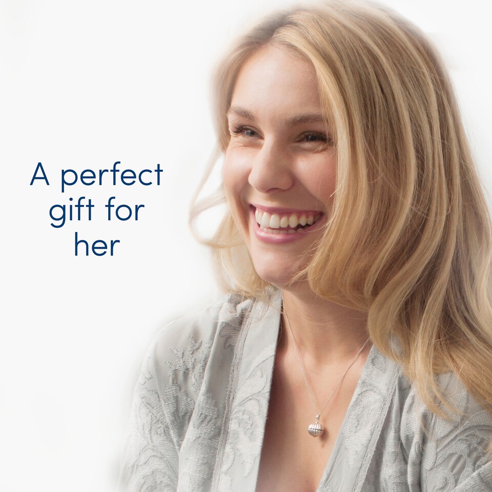 image 1 of Dove Unwind Beauty Bag Gift Set