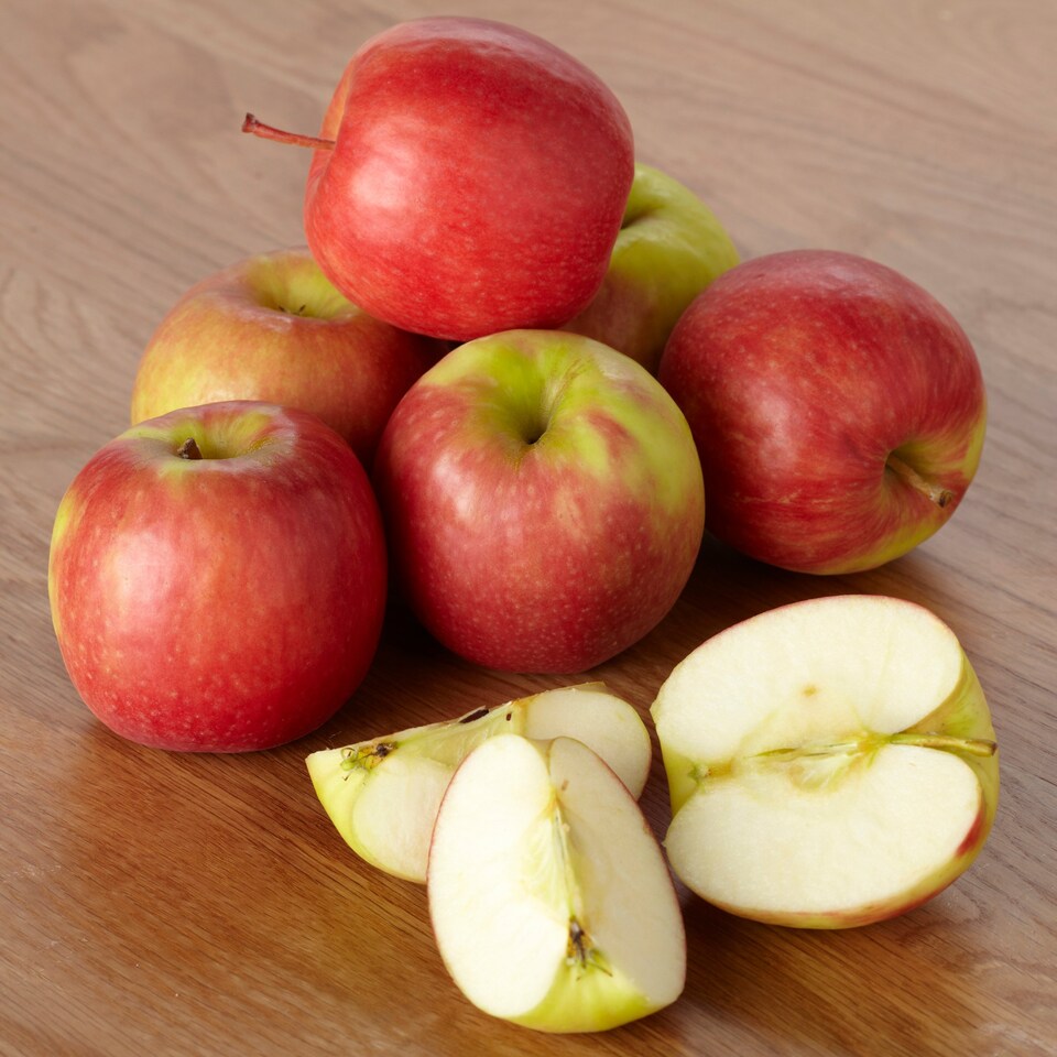 image 1 of Tesco Pink Lady Applesmin 5 Pack Class 1
