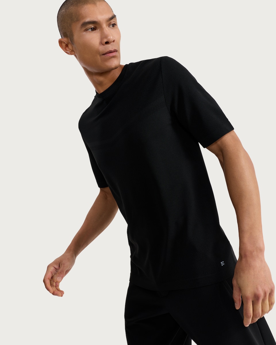 image 1 of F&F Active ULTRARUN Seamless Short Sleeved T-Shirt in Black