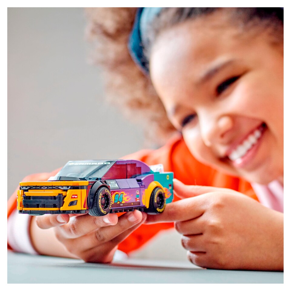 obrázok 1 z LEGO Speed Champions 76935 NASCAR Next Gen Chevrolet Camaro ZL1