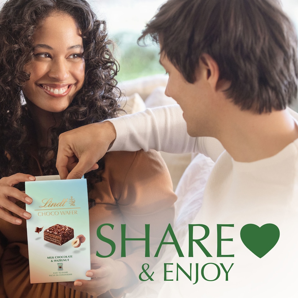 image 1 of Lindt Milk Chocolate & Hazelnut Choco Wafers 135G