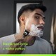 obrázok 2 z GilletteLabs Holiaci Strojček S Exfoliačným Prúžkom, 1Rukoväť, 3Holiace Hlavice, 1 Magnetický Stojan