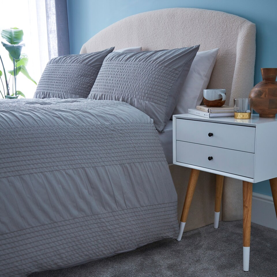 image 1 of Silentnight Silver Seersucker Duvet Set King