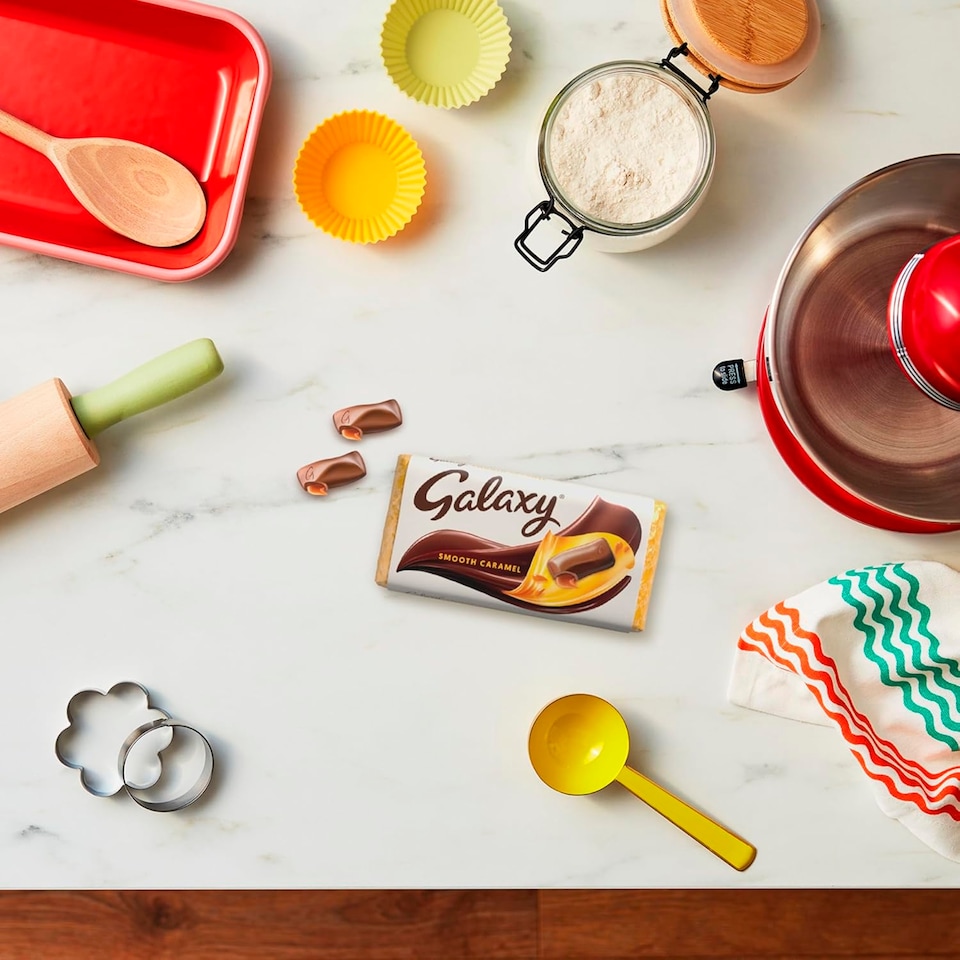 image 1 of Galaxy Smooth Caramel & Milk Chocolate Bar 135g
