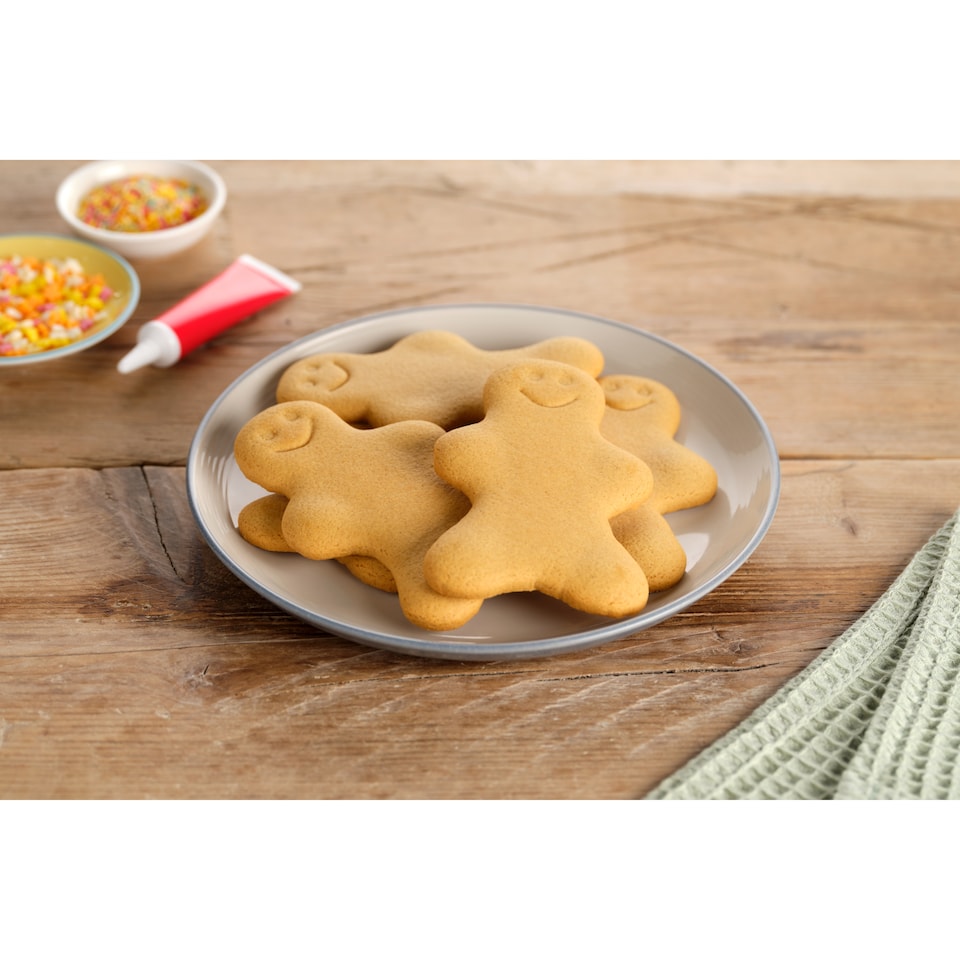 image 1 of Tesco 5 Decorate Your Own Gingerbread Men Kit 199G