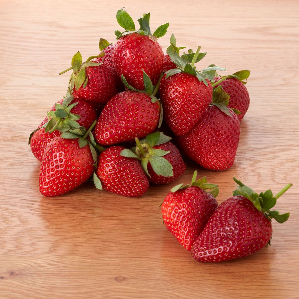 image 1 of Tesco Strawberry 400G